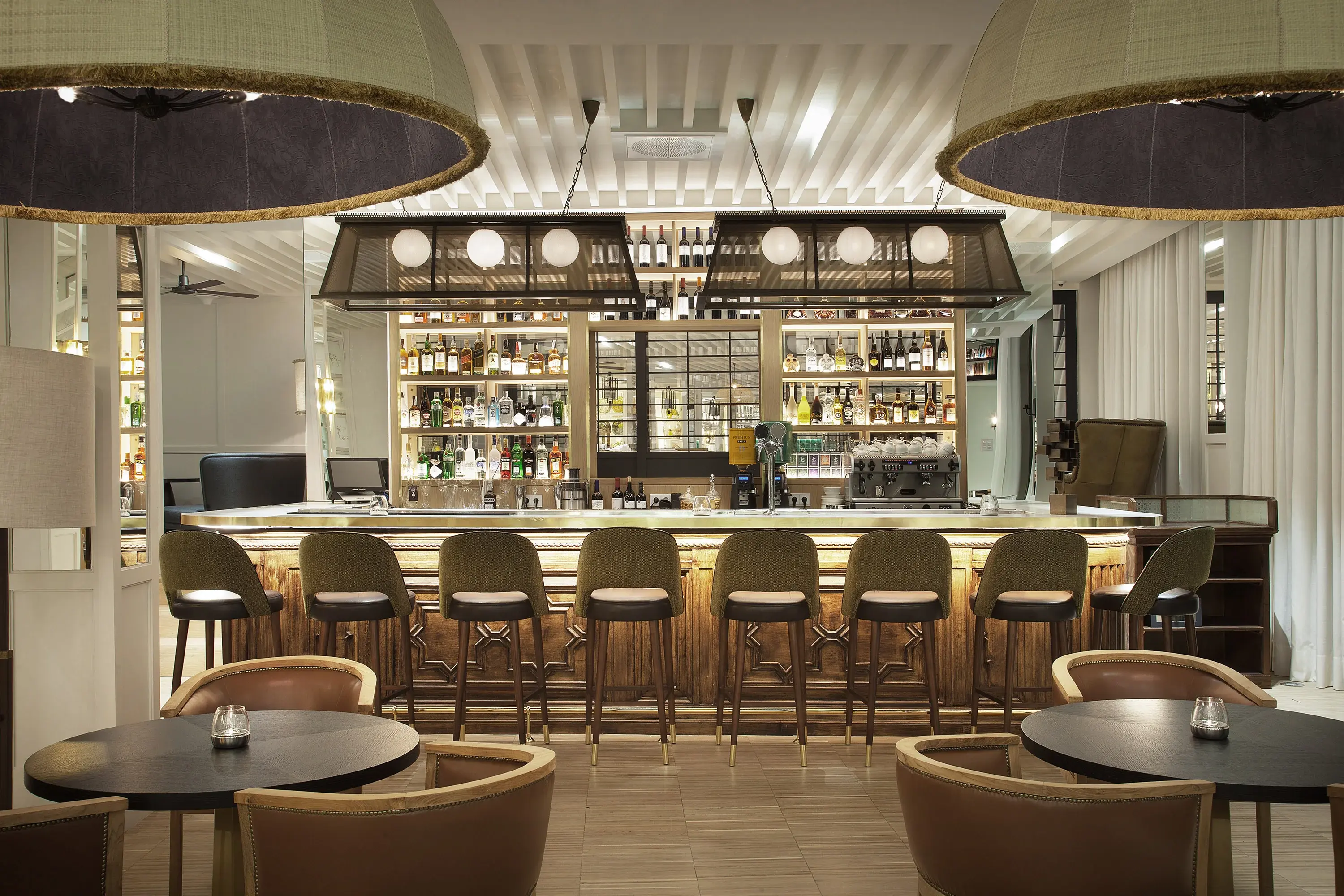 Hotel Camiral Lounge Bar interior