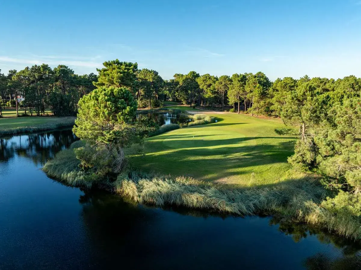 Aerial view of a lakeside hole on PGA Aroeira No. 2